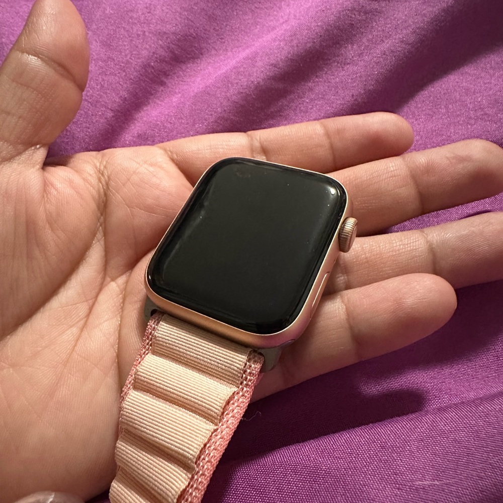 Apple Watch SE 44mm Aluminum